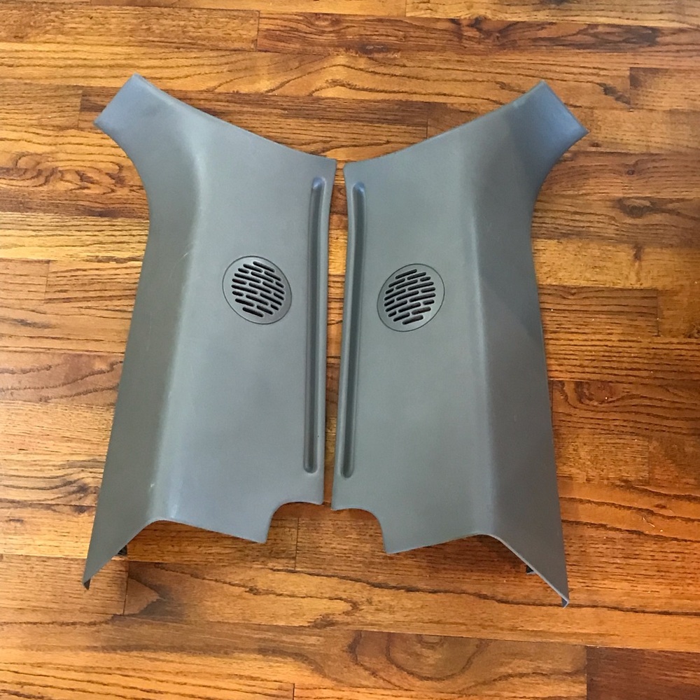 Interior Pillar Trim 15059974 & 15177334 Chevrolet Tahoe Yukon Cadillac Escalade